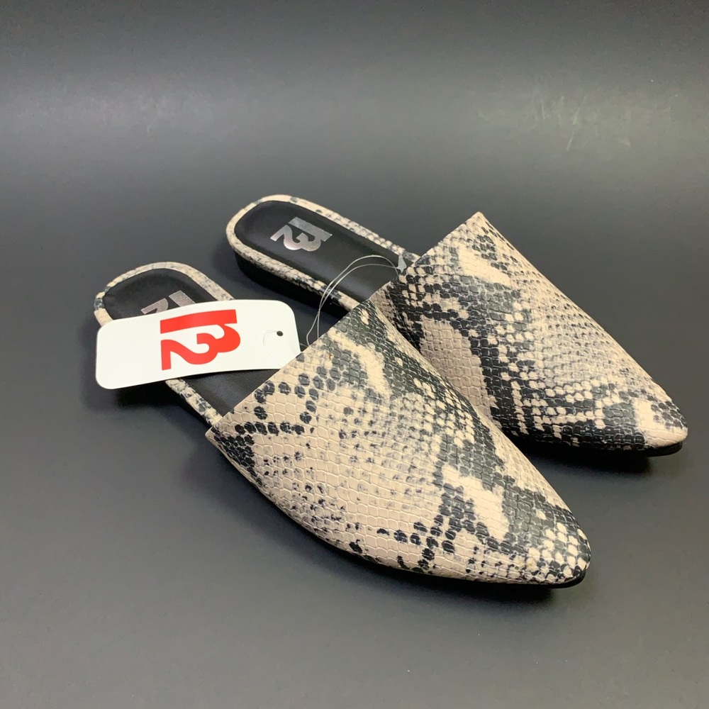 NWT SNAKESKIN R2 Mules/Flats Casual Size 6M